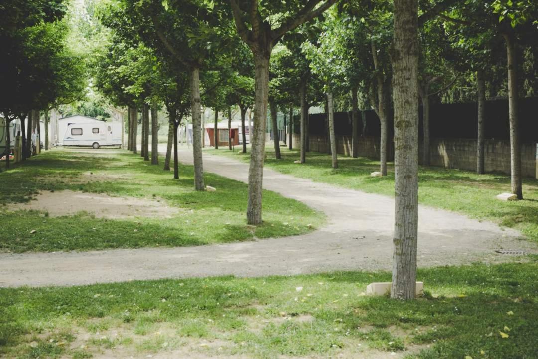 Camping Bungalow El Llac De Banyoles Porqueres Екстер'єр фото