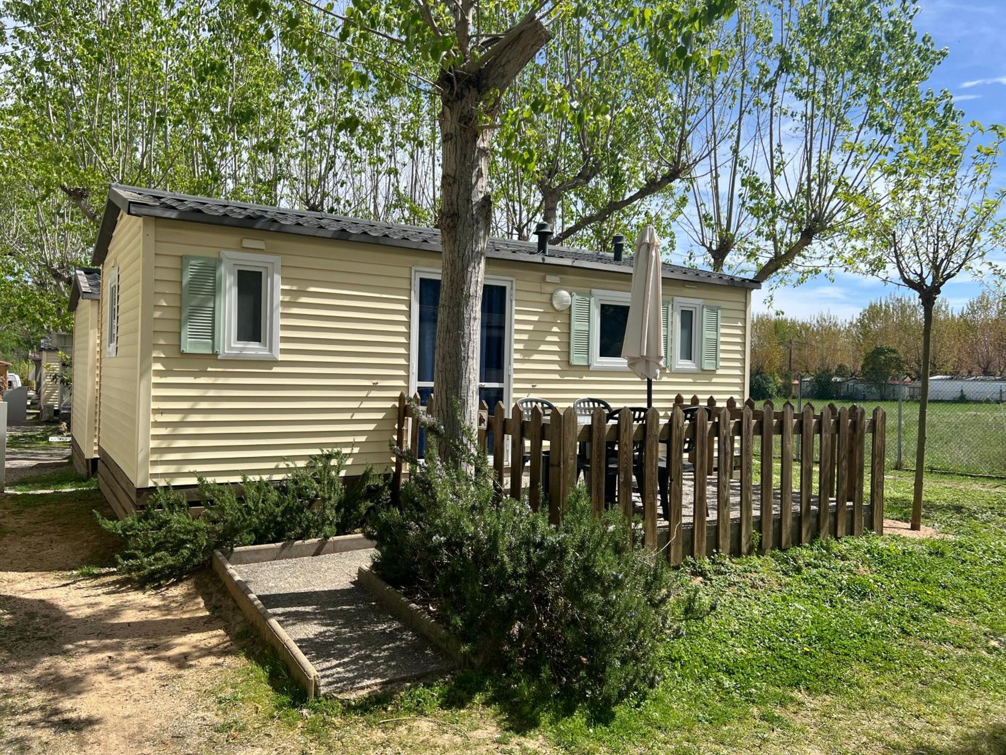 Camping Bungalow El Llac De Banyoles Porqueres Екстер'єр фото