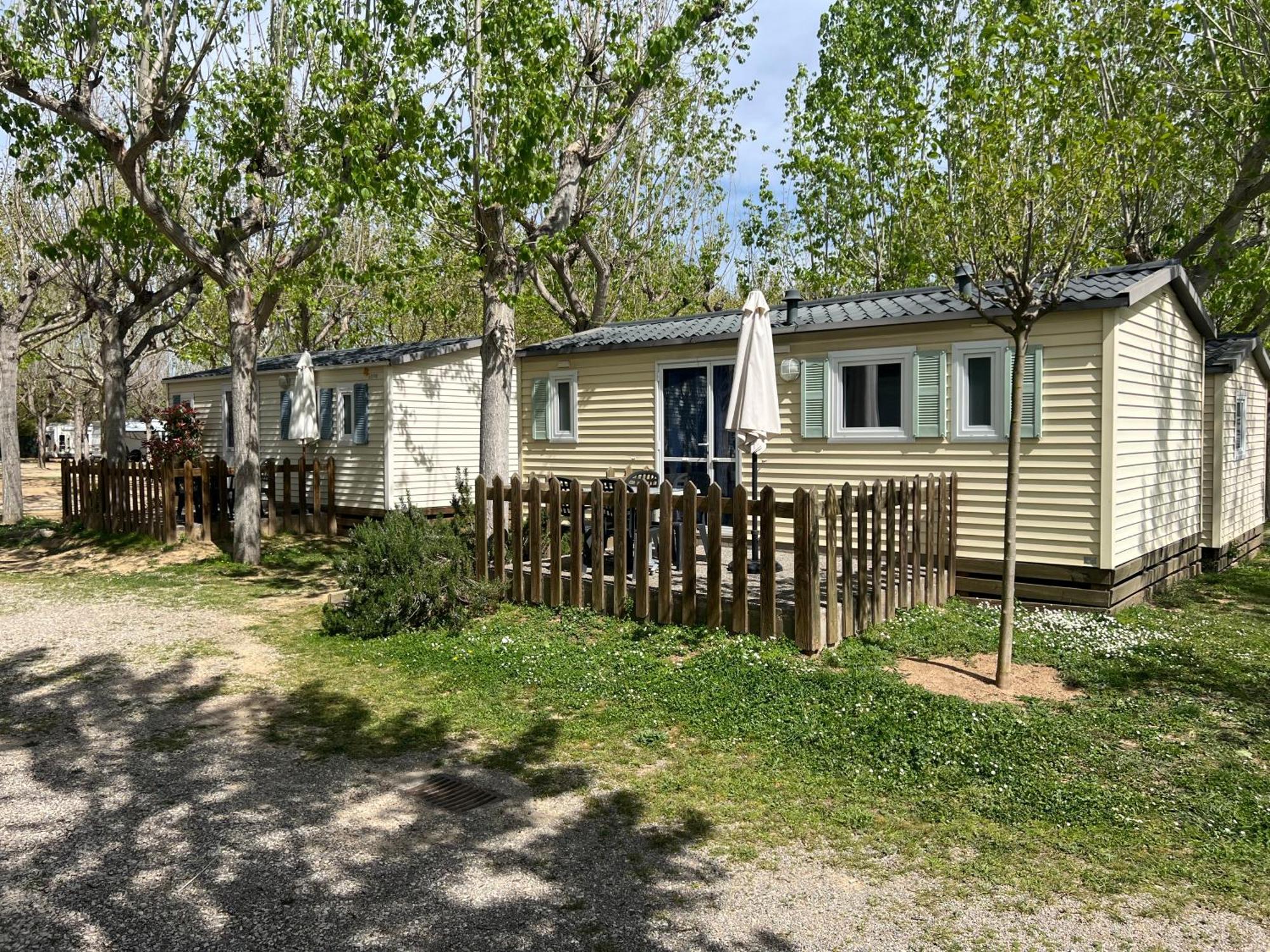 Camping Bungalow El Llac De Banyoles Porqueres Екстер'єр фото